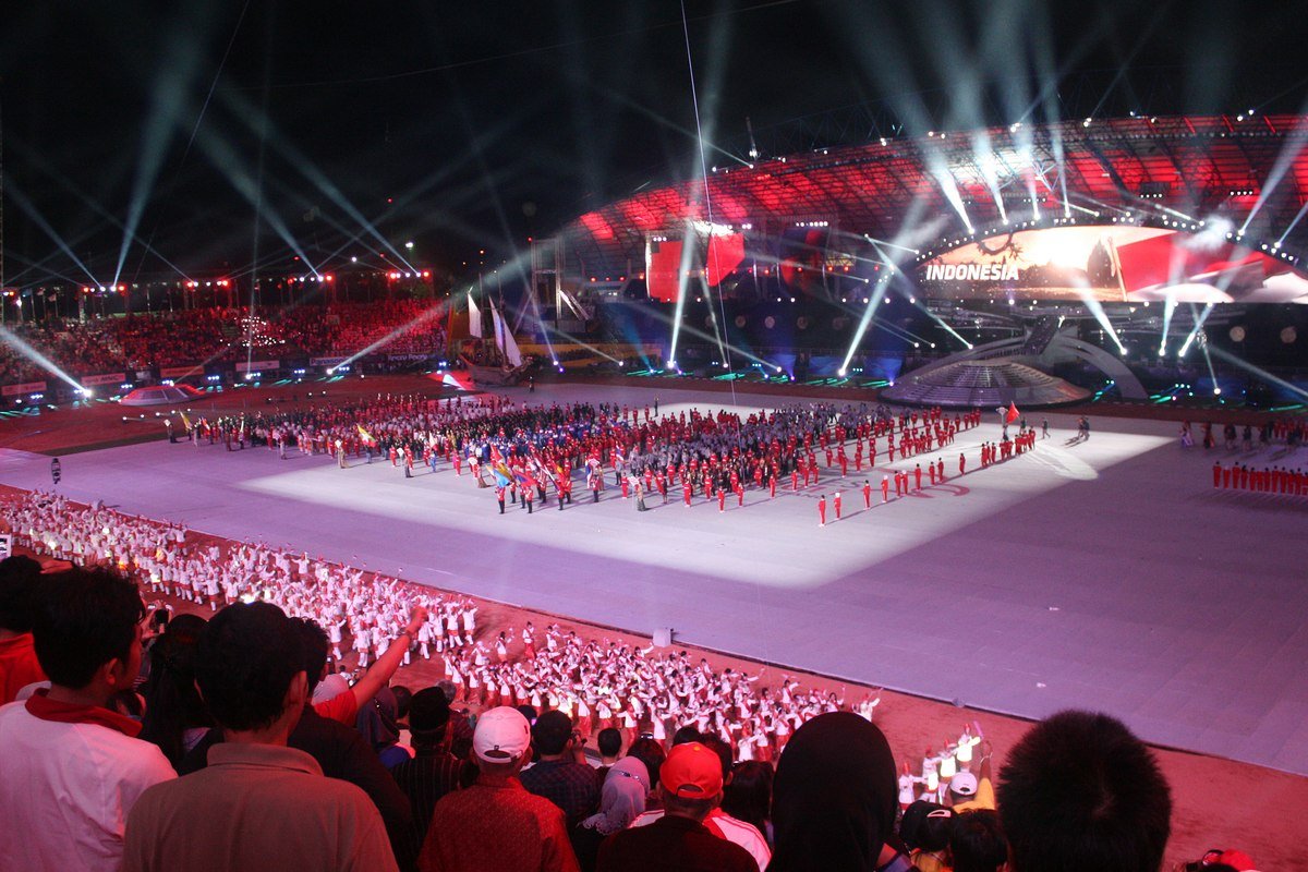 Foto arsip parade atlet Indonesia pada pembukaan SEA Games 2011; bukan Asian Games 2026.